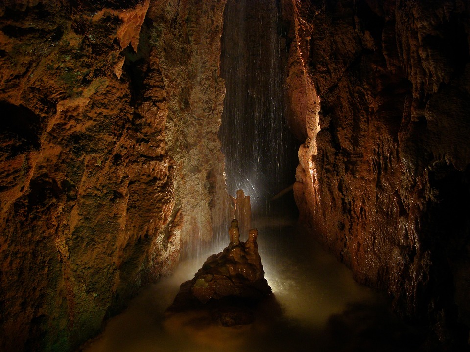 Dupnisa Cave